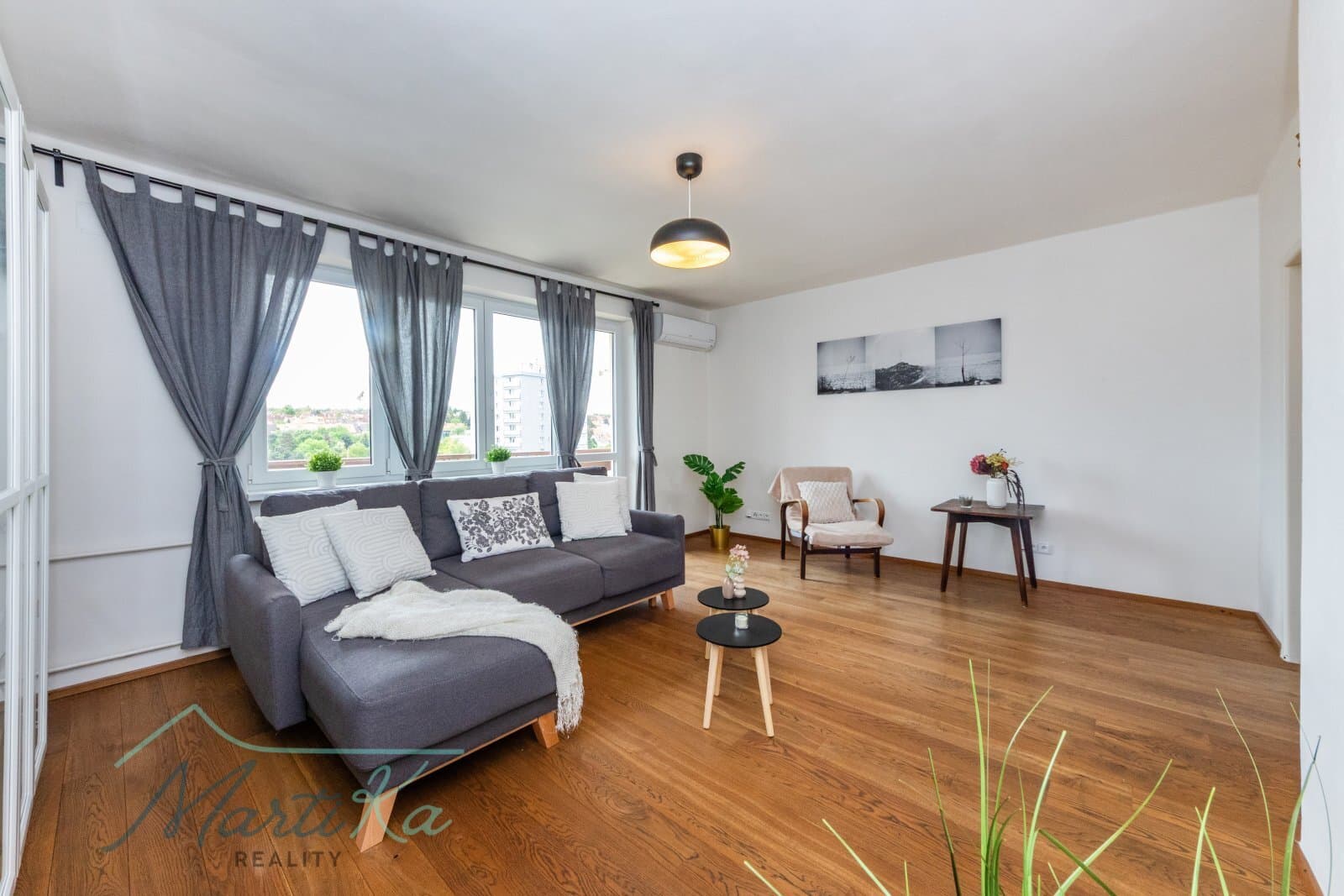 Pronájem bytu 3+1 - 78 m² světla, prostoru a pohodlí v klidné části Prahy 4, ul. Hrusická