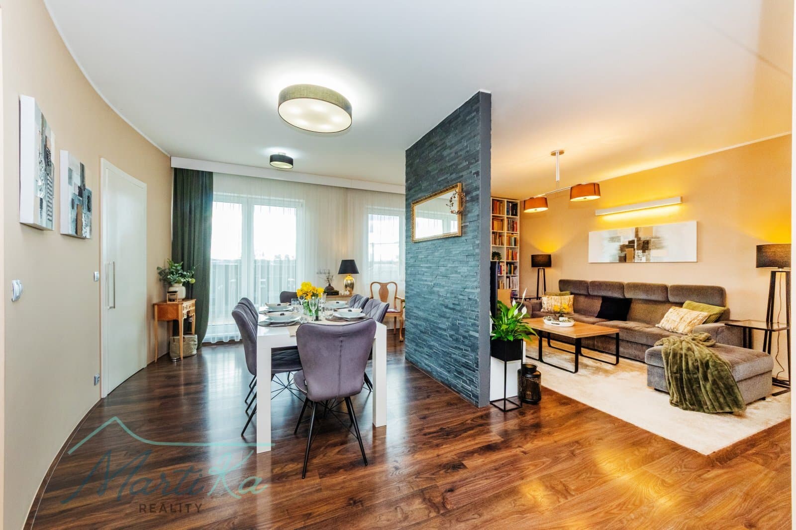 Prostorný rodinný byt 4+kk, 109 m² + terasa 30 m² a garáž –  lokalita s přírodou a Prahou na dosah